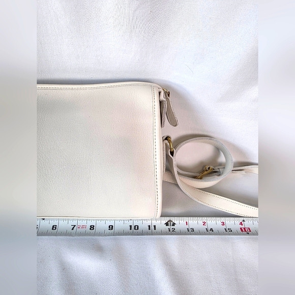 Vintage Coach Taylor 9944 Leather Crossbody White Ivory Glove Tanned Brass Bride - Picture 12 of 16